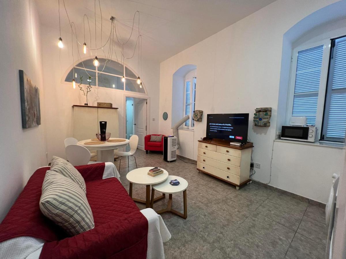 Ferienwohnung Quirky 1Br Just Off Main Street Prime Location Gibraltar Exterior foto