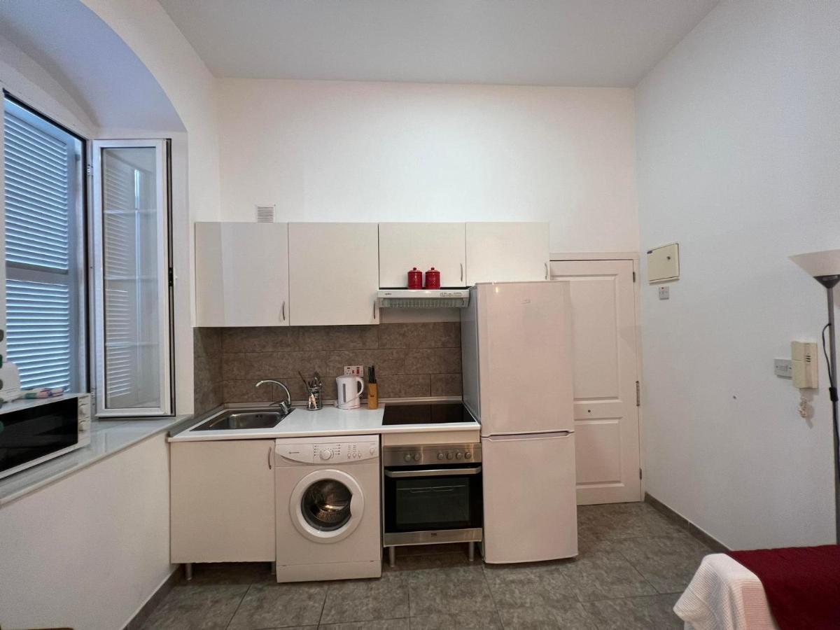 Ferienwohnung Quirky 1Br Just Off Main Street Prime Location Gibraltar Exterior foto