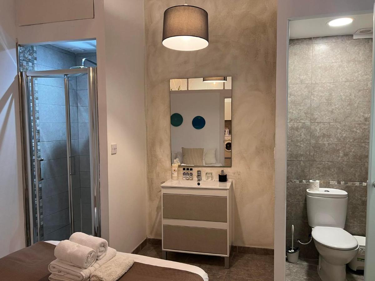 Ferienwohnung Quirky 1Br Just Off Main Street Prime Location Gibraltar Exterior foto